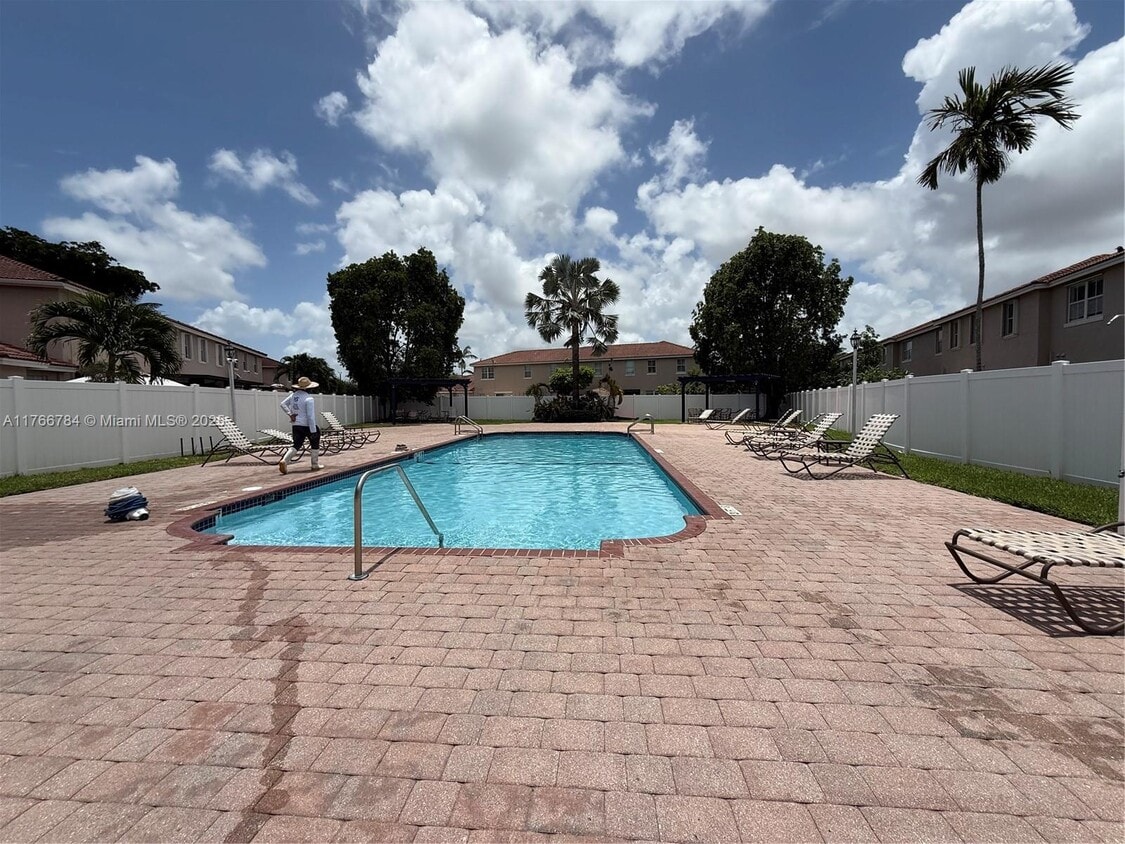 Primary Photo - 13745 SW 276th St