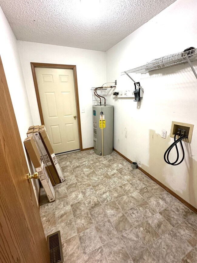 Foto del edificio - For Lease: 3 Bed, 2 Bath Central Joplin-$1200