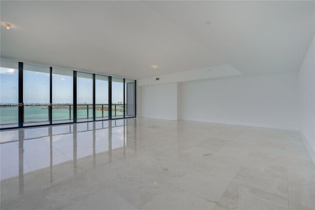 Foto del edificio - 788 NE 23rd St
