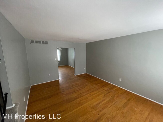 Building Photo - 3 br, 1.5 bath House - 15 Hartack Court