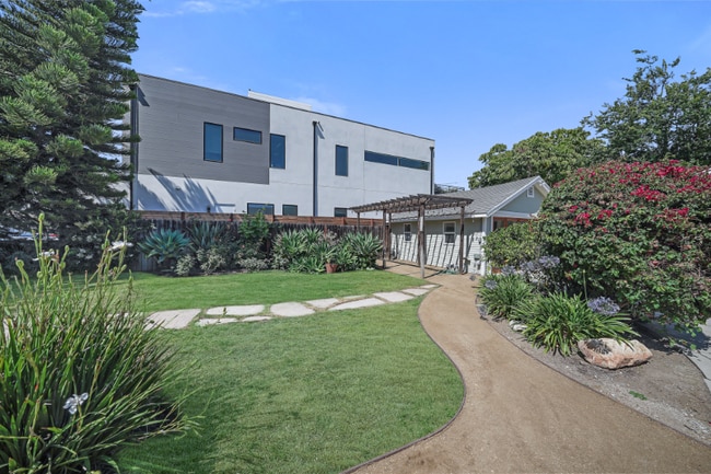 Foto del edificio - 3574 Helms Ave