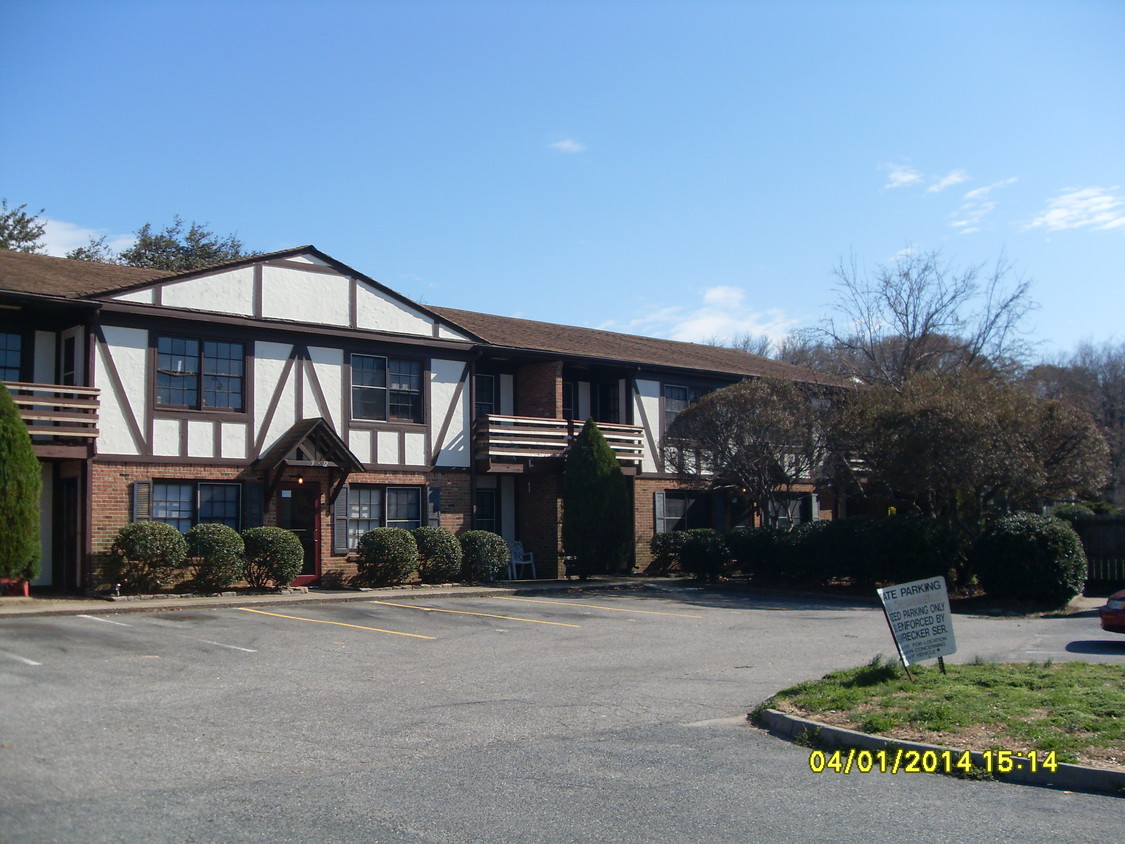 Apartments On Chesapeake Blvd