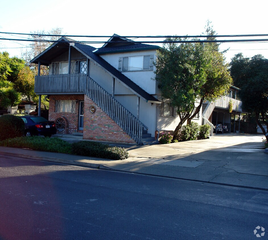 Building Photo - 227 Easy St