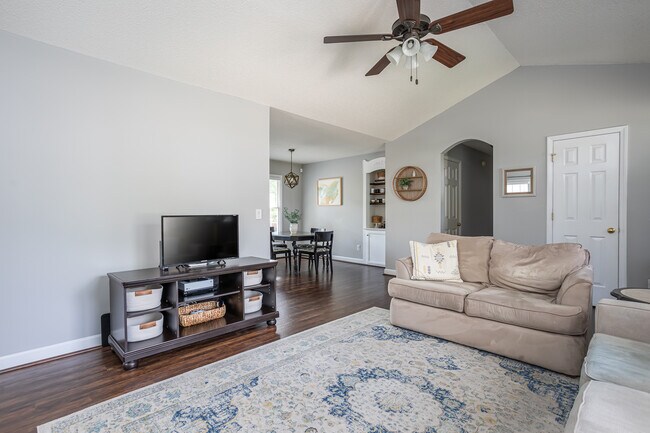 Building Photo - 976 St Catherines Dr