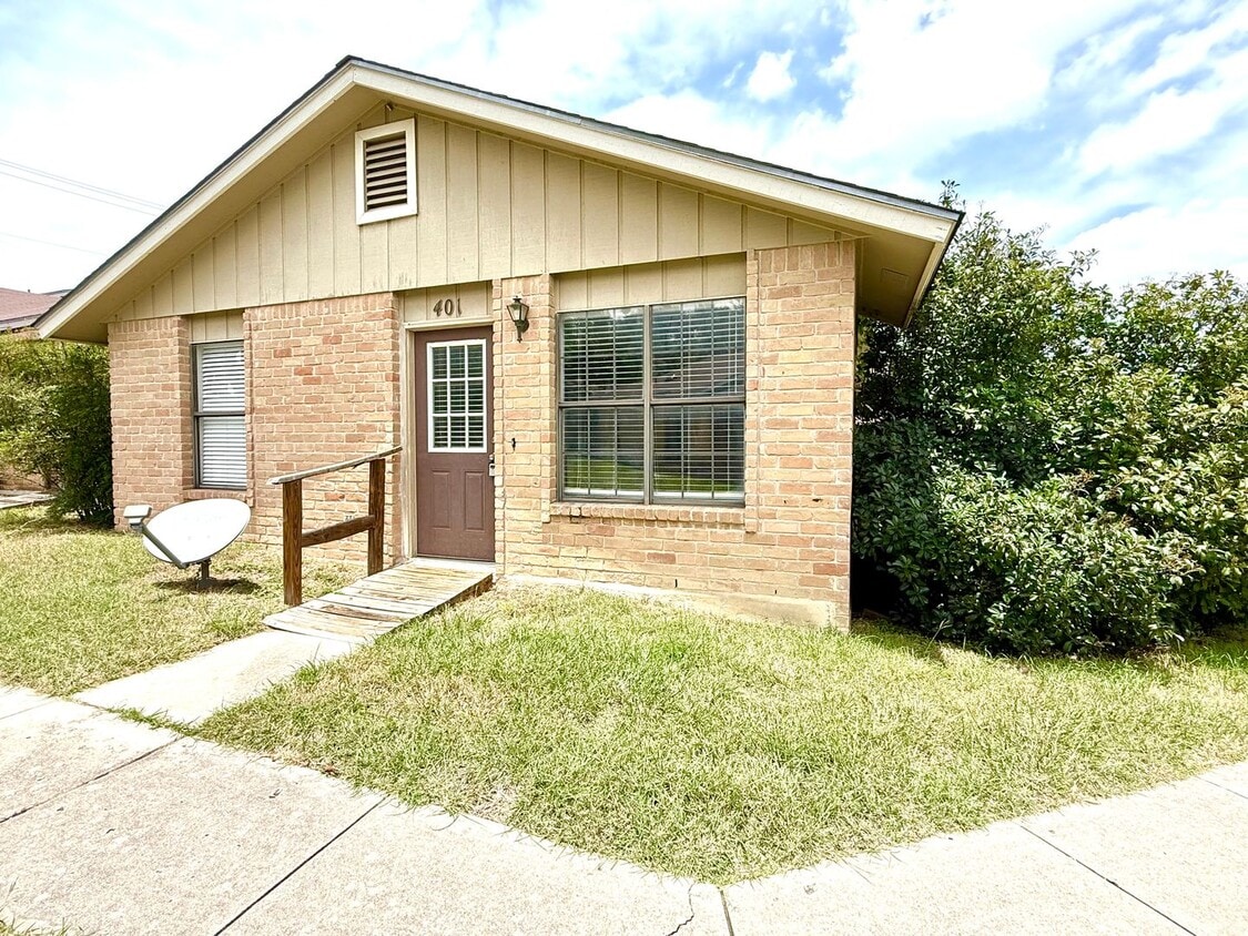 Primary Photo - Trinity Oaks