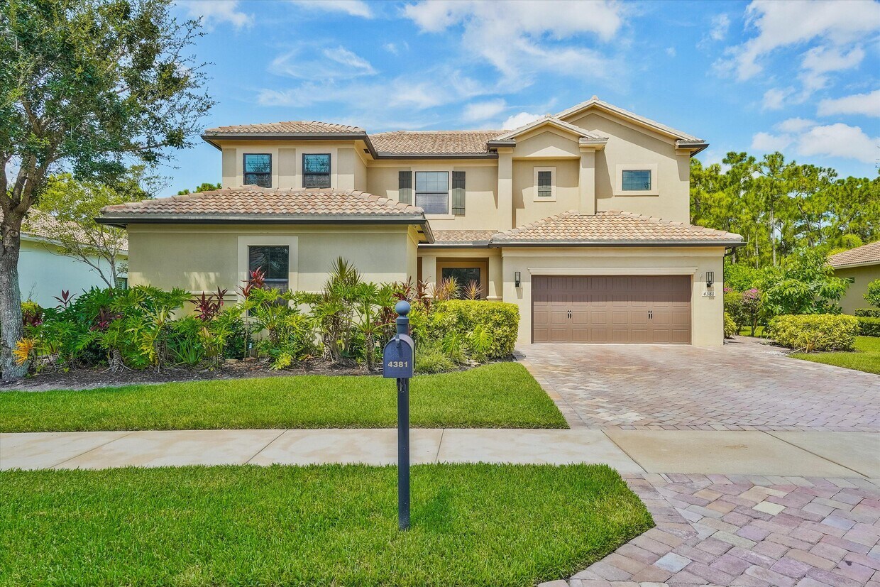 Foto principal - 4381 SW Gossamer Cir