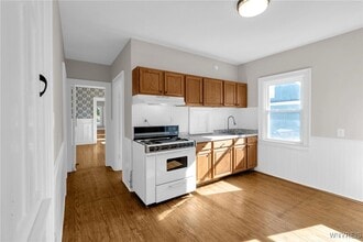 Building Photo - 146 Lancaster Ave