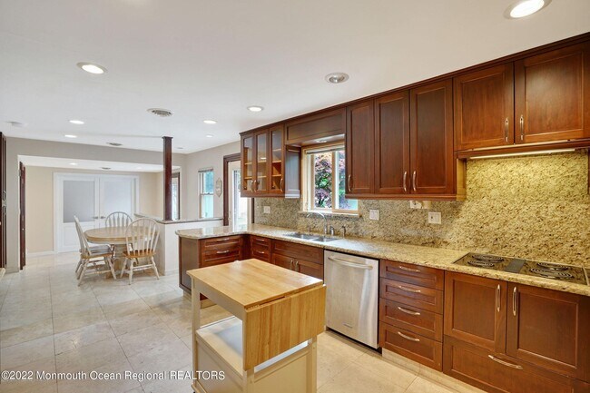 77 Pinewood Ave - 4