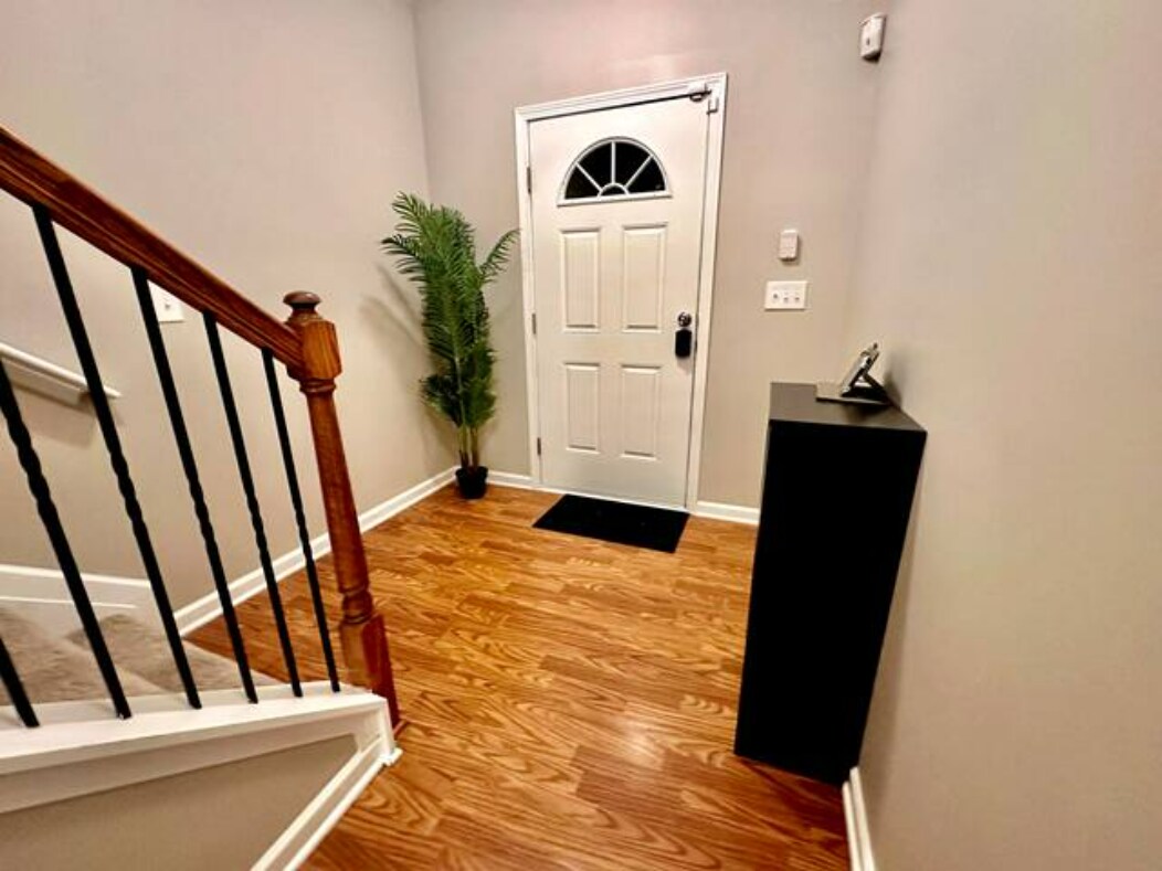 Primary Photo - 2873 Ridgeview Dr SW