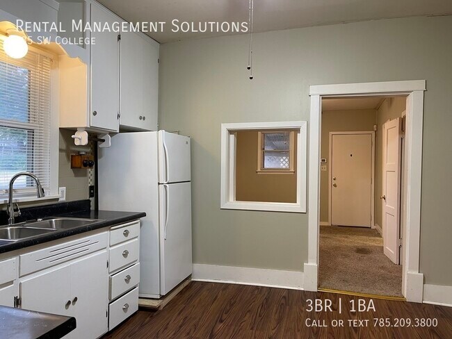 Building Photo - *MOVE IN SPECIAL* 835 SW College- 3 BED/1 ...
