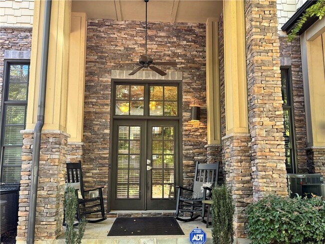 Building Photo - 255 Southerland Terrace NE