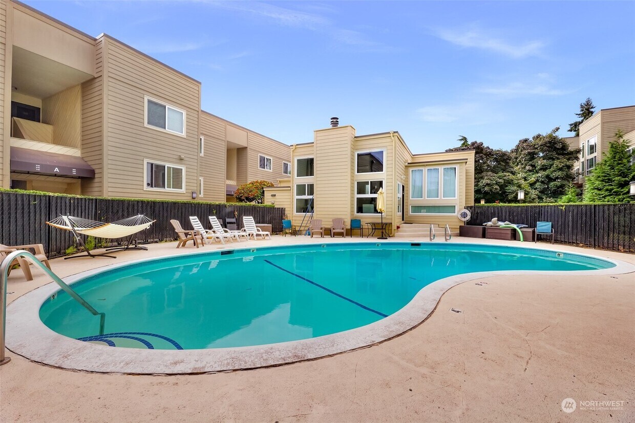 Foto principal - 5844 NE 75th St