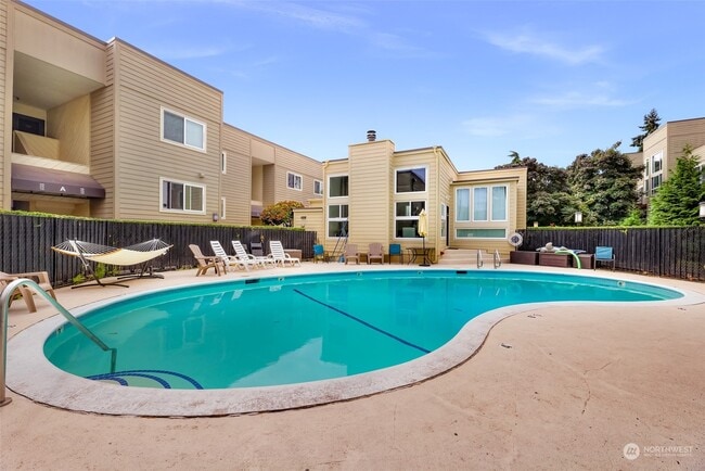 Building Photo - 5844 NE 75th St