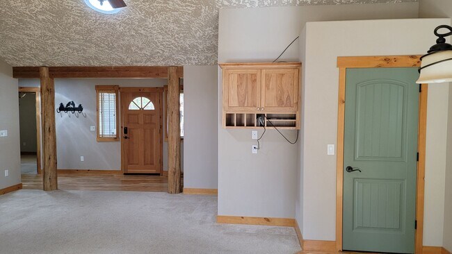 Building Photo - Custom 3 bedroom house with a Shop