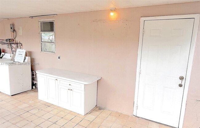 Building Photo - 236 E 14th St