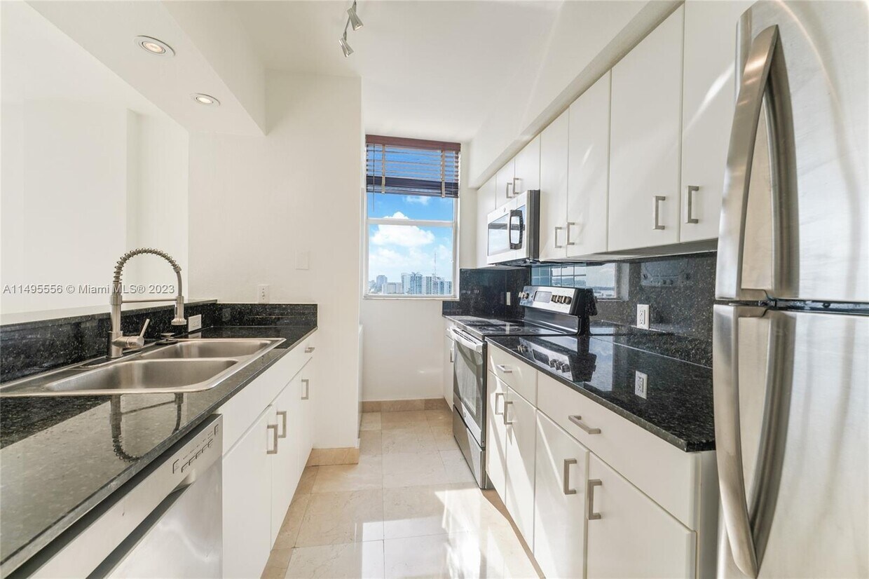 1625 Kennedy Cswy Unit PH106, North Bay Village, FL 33141 Condo for