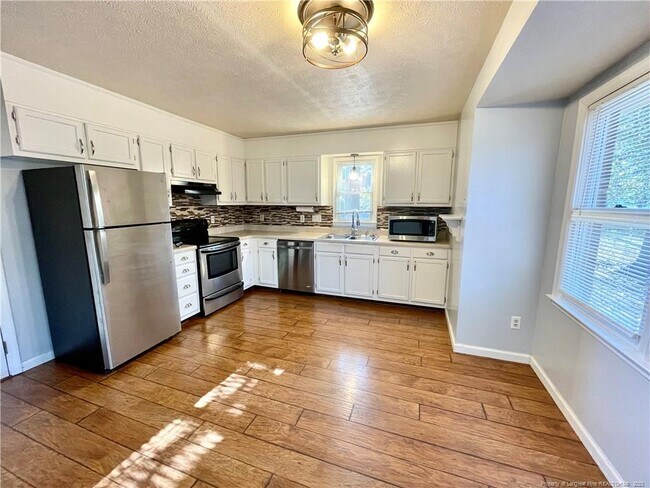 Foto del edificio - 4217 Sussex Dr