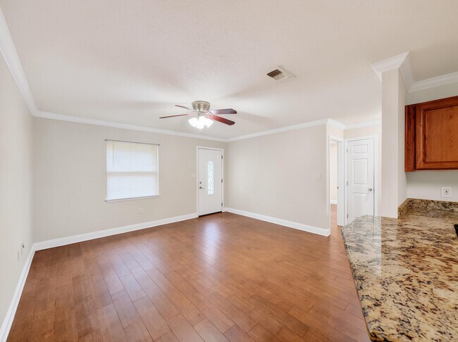 Foto del edificio - 806 Fairview Dr