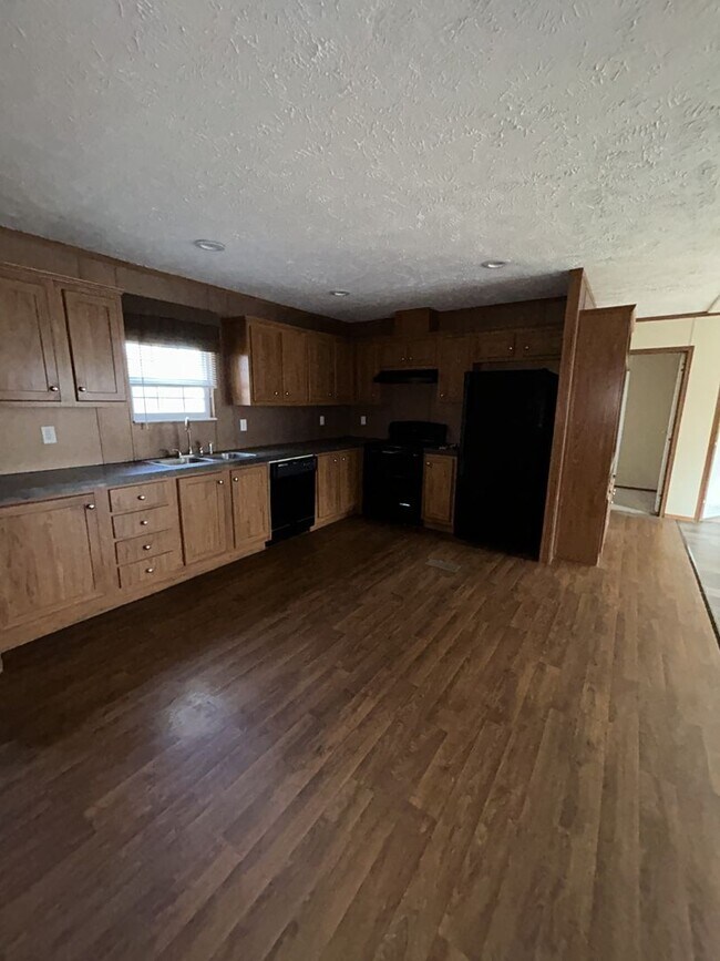 Building Photo - 3Br/2Ba Home - Super Spacious!