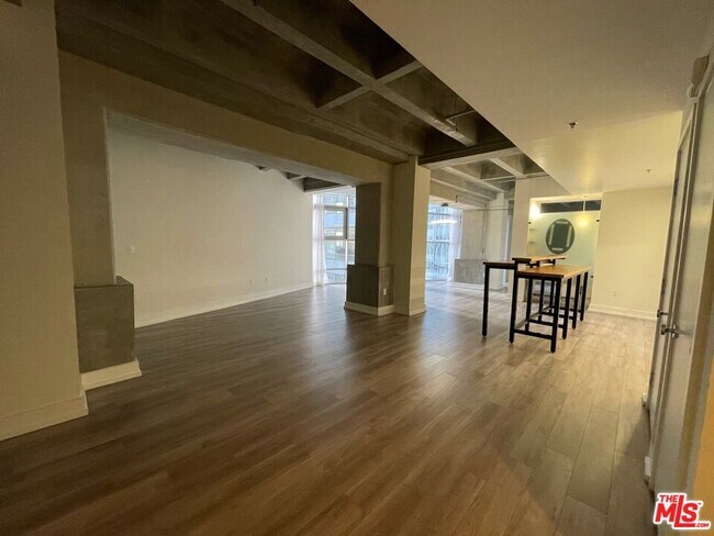 Foto del edificio - 727 W 7th St