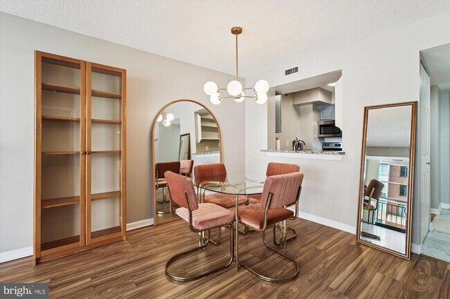 Building Photo - 1200 Braddock Pl