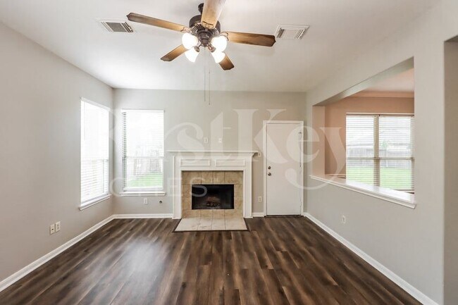 Foto del edificio - 3803 Oakwilde Cir