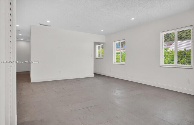 Building Photo - 1241 NW 25th St
