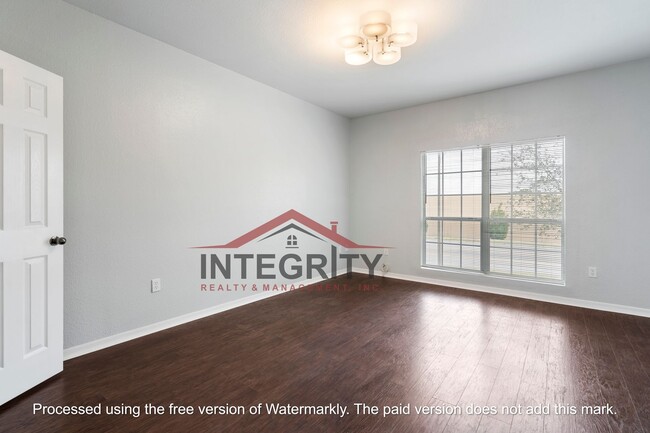 Building Photo - 2 BED \ 2 BATH in Point Meadows