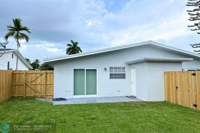 Foto del edificio - 838 SW 14th St
