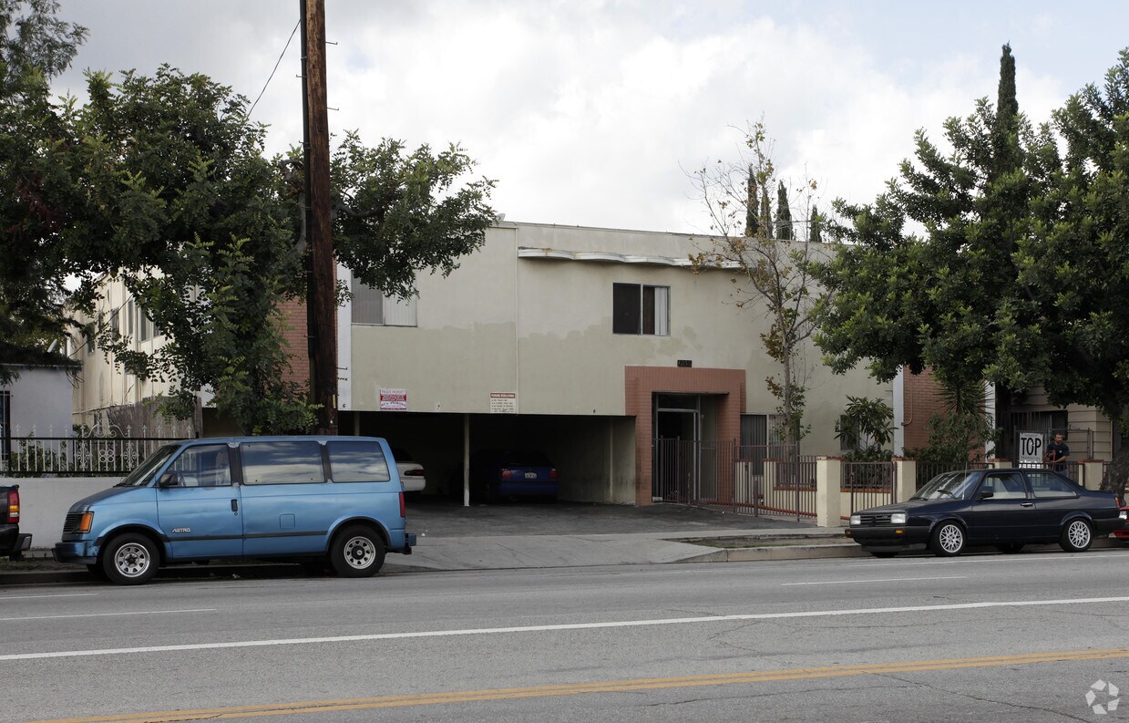 Building Photo - 6715 Laurel Canyon Blvd