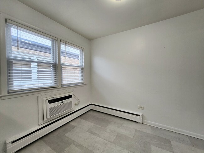Building Photo - 4904 N Harlem Ave