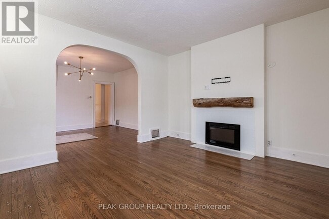 Building Photo - 65 Elgin St E