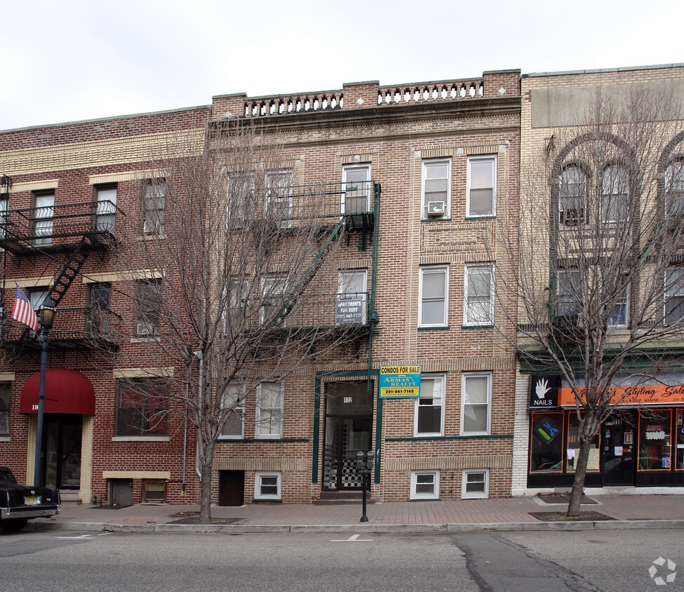 Building Photo - 112 60th St