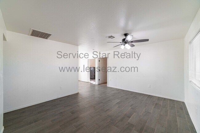 Foto del edificio - 1025 E 2nd St