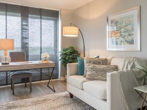 Building Photo - Ogilvie on the Park