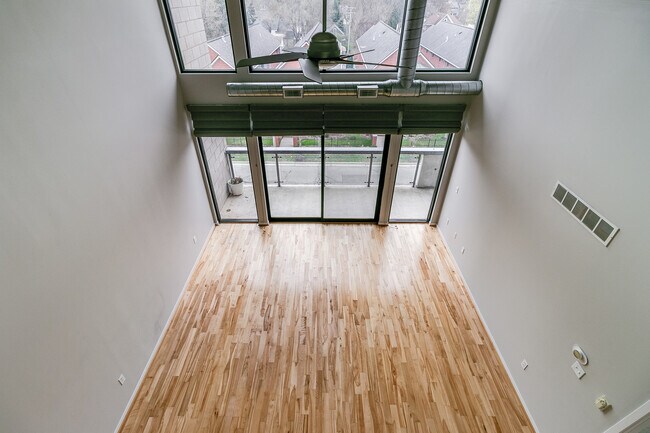 Building Photo - 610 S Troy St