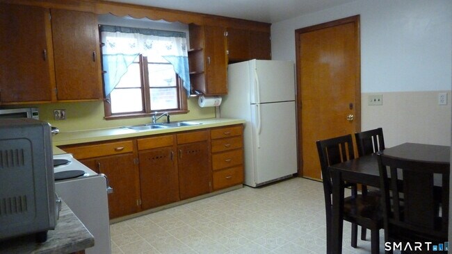 Foto del edificio - 223 Eno Ave