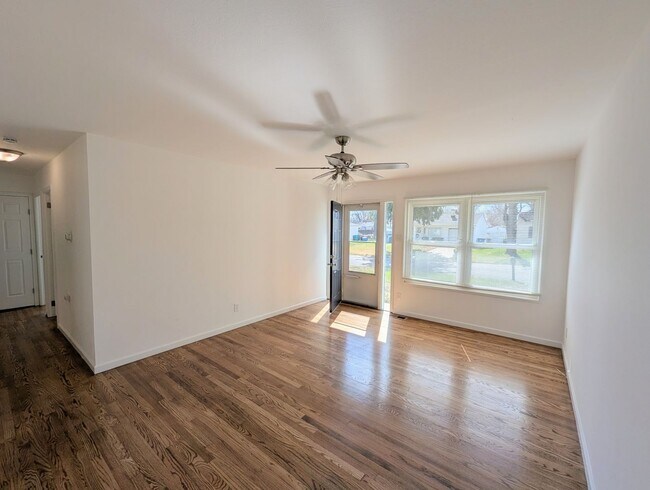 Foto del edificio - Stylish Santa Maria Stunner - **1/2 off First Month's Rent!!**