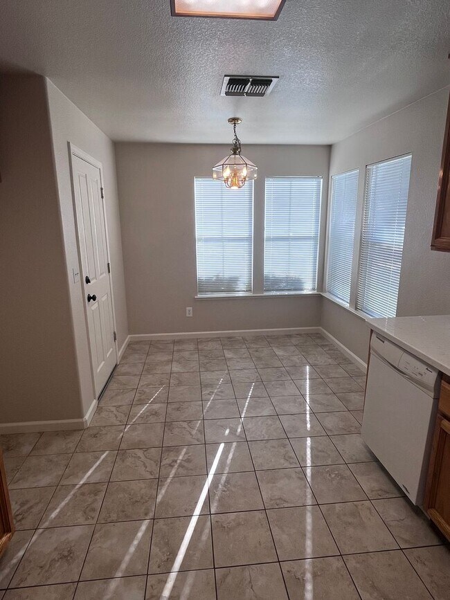 Building Photo - NICE UPDATED HOME IN CITRUS HEIGHTS!!