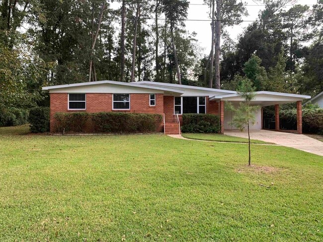 Building Photo - 1915 Sunset Ln