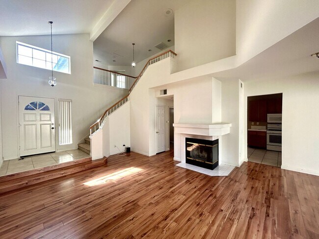 Building Photo - 864 Bramble Ln