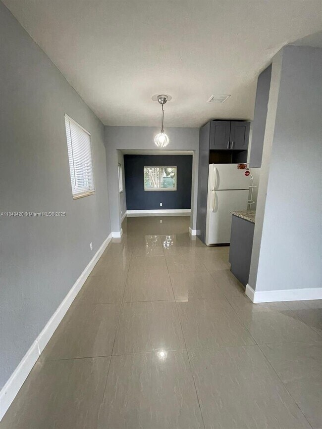 Foto del edificio - 2720 NW 2nd St