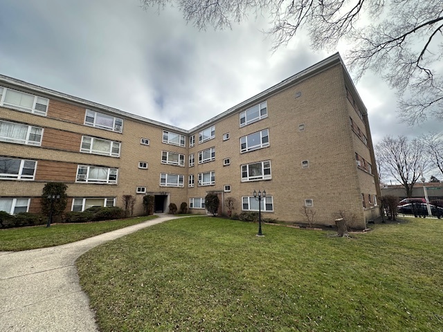 Building Photo - 6103 N Seeley Ave