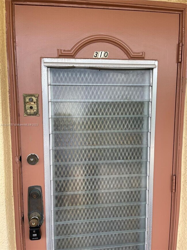 8285 Sunrise Lakes Blvd Unit 310, Sunrise, FL 33322 Condo for Rent in