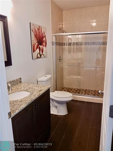 Foto del edificio - 323 SW 11th St