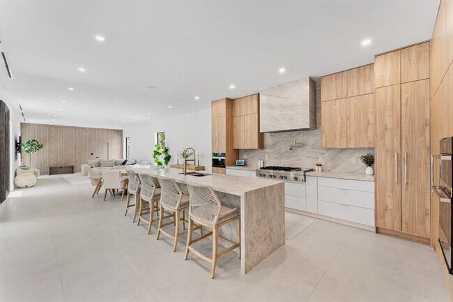 Foto del edificio - 1000 SE 11th Ct