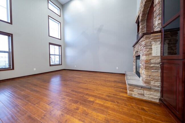 Foto del edificio - 15497 Junegrass Ln