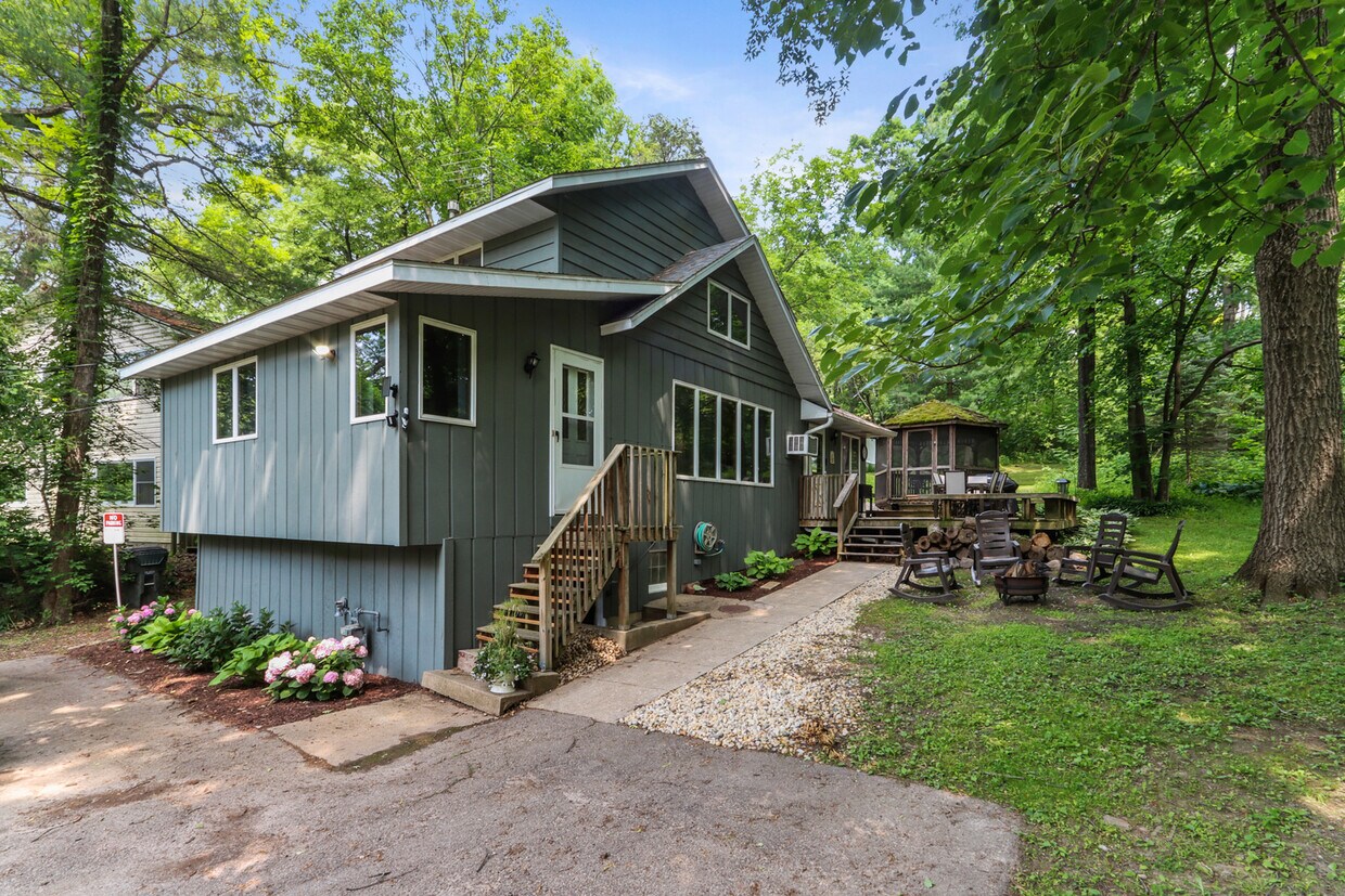 Foto principal - 1770 E Lake Shore Dr