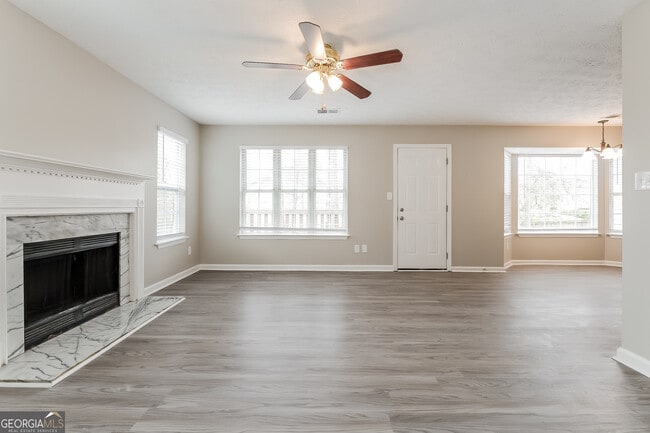 Building Photo - 2611 Star Ln