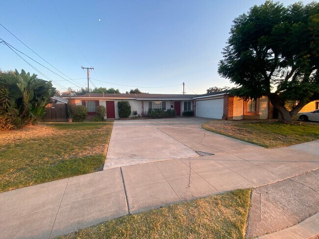 Foto del edificio - 2440 E Walnut Ave